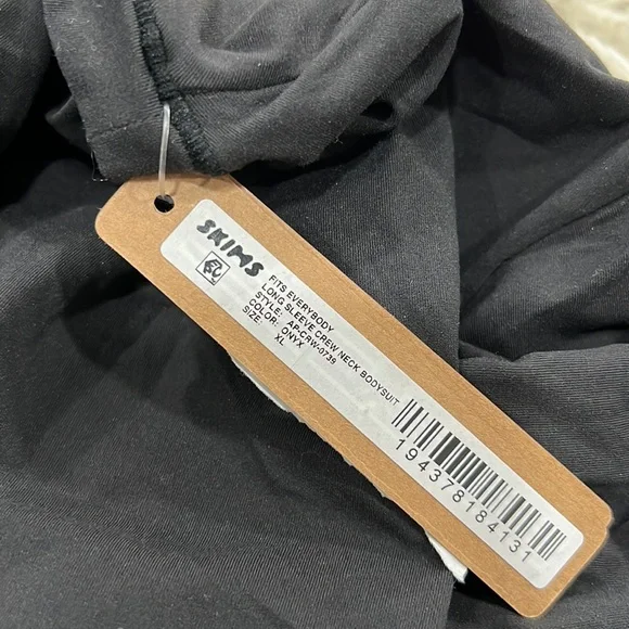 SKIMS  FITS EVERYBODY  LONG SLEEVE CREW NECK BODYSUIT - Picture 6 of 8